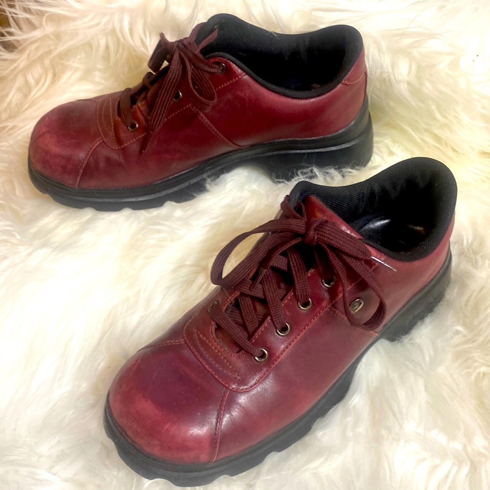 Sketchers burgundy, leather upper lace up walking shoes